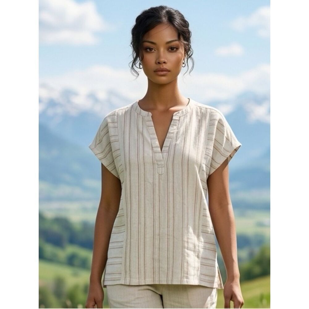 NWOT- Jones & Co Women’s Short Sleeve V Neck Cream Top Shirt Side Slit - Size SM